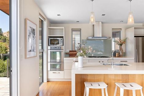 Photo of property in 17 Poplar Drive, Kelvin Heights, Queenstown, 9300