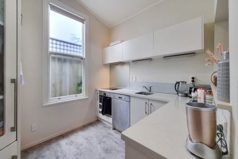 Photo of property in 16 Lawrence Street, Newtown, Wellington, 6021