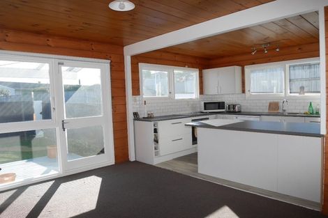 Photo of property in 18 Eskdale Road, Papakowhai, Porirua, 5024