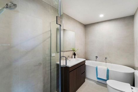 Photo of property in 35 Taipahitini Road, Rosehill, 2113