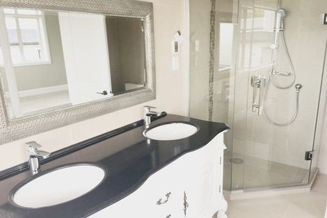 Photo of property in 18 Colliston Rise, Pinehill, Auckland, 0632