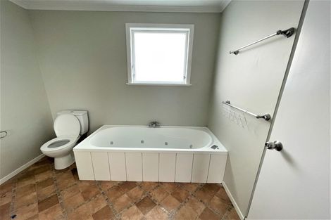 Photo of property in 1/70 Chartwell Avenue, Glenfield, Auckland, 0629