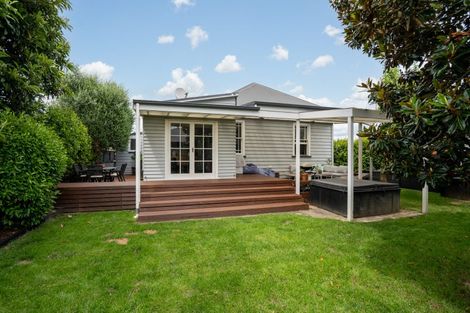 Photo of property in 92 Williams Street, Cambridge, 3434