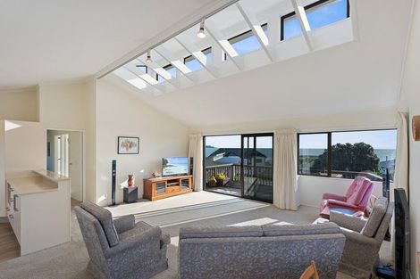Photo of property in 18 Ara Kuaka, Waikanae Beach, Waikanae, 5036