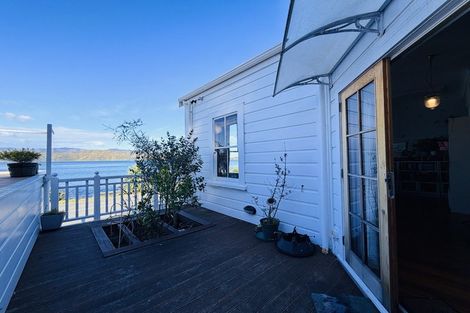 Photo of property in 285 Karaka Bay Road, Karaka Bays, Wellington, 6022