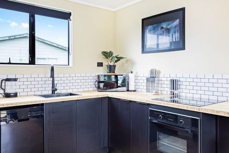 Photo of property in 2/35 Rollerson Street, Papakura, 2110