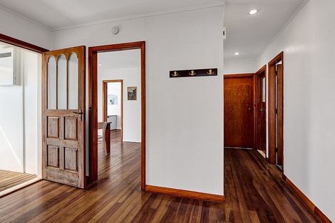 Photo of property in 62 Lismore Street, Merrilands, New Plymouth, 4312