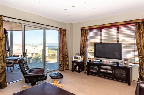 Photo of property in Bay View, 9/90 Customhouse Street, Gisborne, 4010