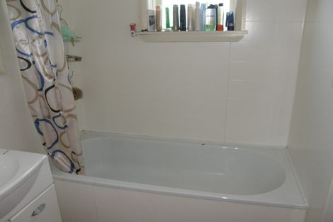 Photo of property in 8 Papawai Terrace, Mount Cook, Wellington, 6021