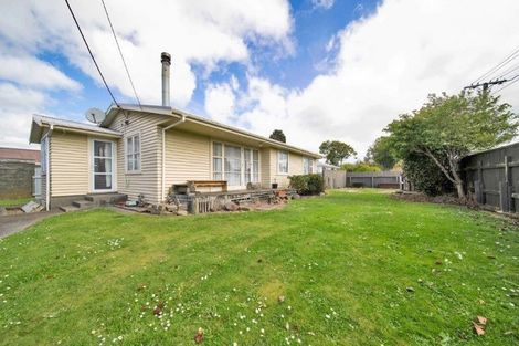 Photo of property in 10 Douglas Street, Hawera, 4610