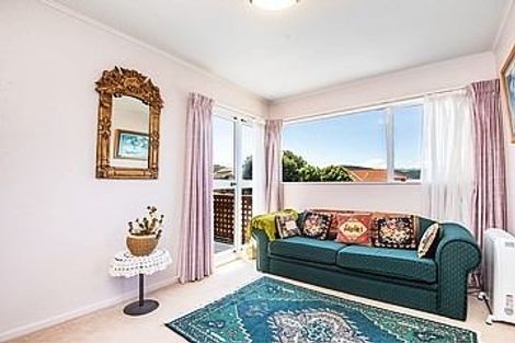 Photo of property in 20 Ordley Grove, Tawa, Wellington, 5028