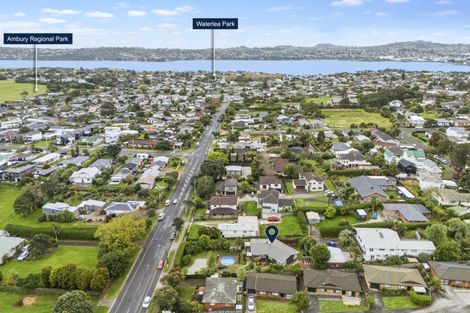 Photo of property in 97 Wallace Road, Mangere Bridge, Auckland, 2022