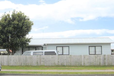 Photo of property in 215 Gravatt Road, Papamoa Beach, Papamoa, 3118