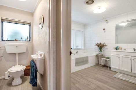 Photo of property in 11 Oxford Road, Lake Rotoma, Rotorua, 3074