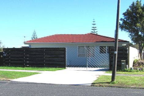 Photo of property in 51 Minaret Drive, Bucklands Beach, Auckland, 2014