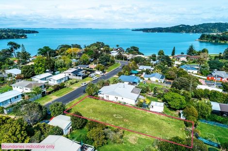 Photo of property in 9 Alison Road, Surfdale, Waiheke Island, 1081