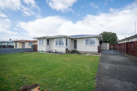 Photo of property in 32 Rhodes Drive, Kelvin Grove, Palmerston North, 4414