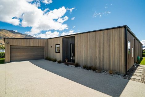 Photo of property in 38 Stackbrae Avenue, Wanaka, 9305