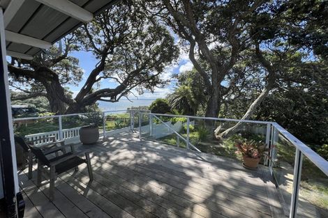 Photo of property in 1/4 Beach Road, Castor Bay, Auckland, 0620