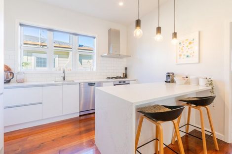 Photo of property in 100 Vigor Brown Street, Napier South, Napier, 4110