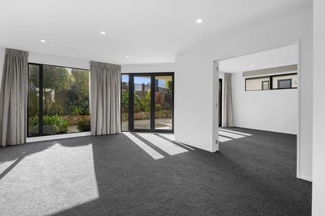 Photo of property in 32 Oakford Close, Riccarton, Christchurch, 8011