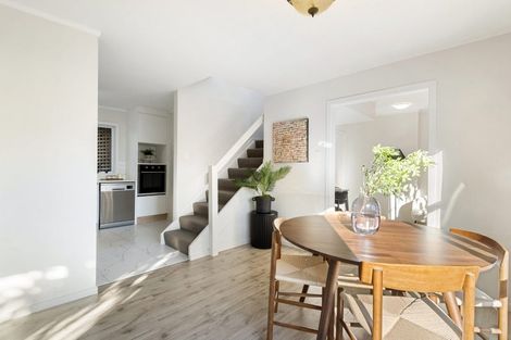 Photo of property in 2/5 Stanley Avenue, Milford, Auckland, 0620