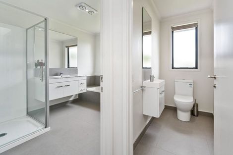 Photo of property in 12 Resolution Place, One Tree Point, 0118