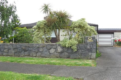 Photo of property in 2/2a Chipping Dale, Mangere Bridge, Auckland, 2022