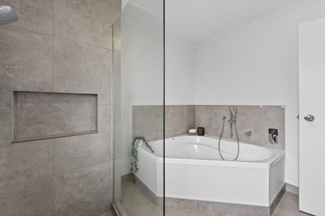 Photo of property in 42 Brooklyn Heights Drive, Kelvin Grove, Palmerston North, 4414