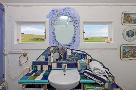 Photo of property in 37 Gillies Crescent, Waimarama, Havelock North, 4294