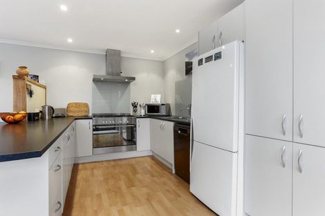 Photo of property in 6 Ward Crescent, Te Atatu Peninsula, Auckland, 0610