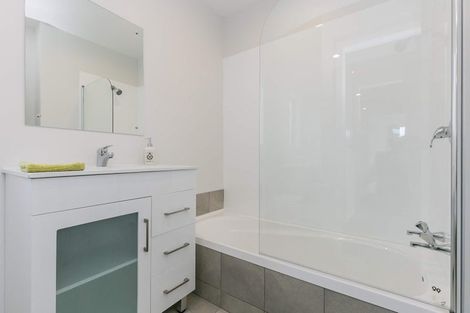 Photo of property in 41a Collins Avenue, Tawa, Wellington, 5028