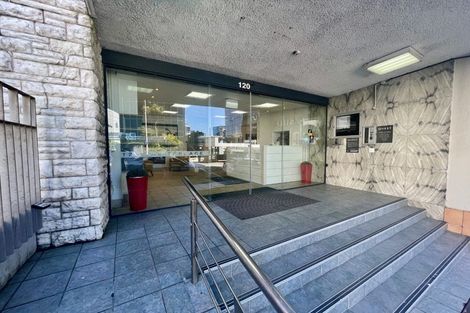 Photo of property in Terrace Garden Apartments, 2e/120 The Terrace, Wellington Central, Wellington, 6011