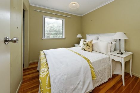 Photo of property in 22 North Piha Road, Piha, New Lynn, 0772