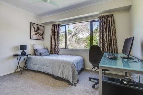 Photo of property in 4/177 Carlisle Road, Northcross, Auckland, 0632