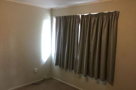 Photo of property in 51 Larissa Avenue, Henderson, Auckland, 0610