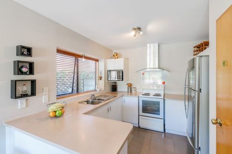 Photo of property in 2/60 Centorian Drive, Windsor Park, Auckland, 0632