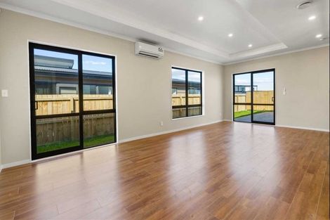 Photo of property in 3 Poutawa Lane, Clarks Beach, 2122