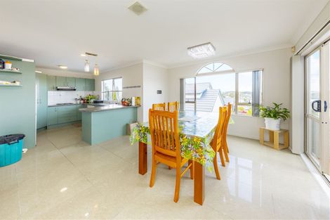 Photo of property in 7a Andover Way, Goodwood Heights, Auckland, 2105