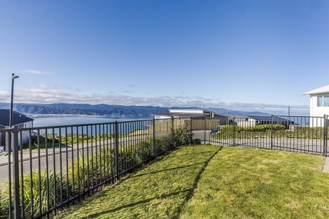 Photo of property in 2 Promontory Crescent, Newlands, Wellington, 6037