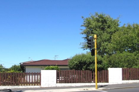 Photo of property in 2/176 Onewa Road, Northcote, Auckland, 0626