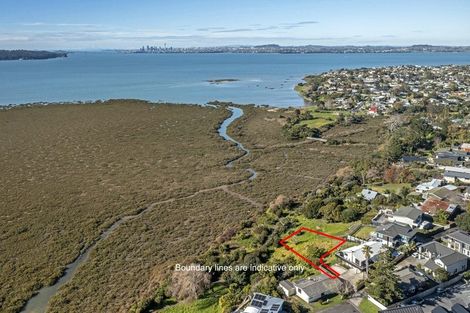 Photo of property in 33a Dawnhaven Drive, Te Atatu Peninsula, Auckland, 0610