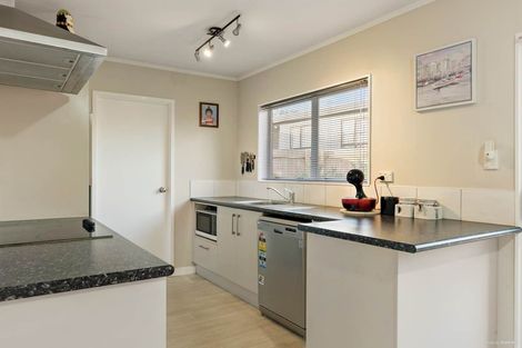 Photo of property in 1/6 Trimdon Street, Randwick Park, Auckland, 2105