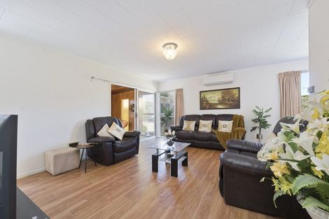 Photo of property in 19 Pankhurst Place, Sunnyvale, Auckland, 0612