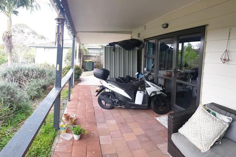 Photo of property in 9 Walnut Lane, Browns Bay, Auckland, 0630