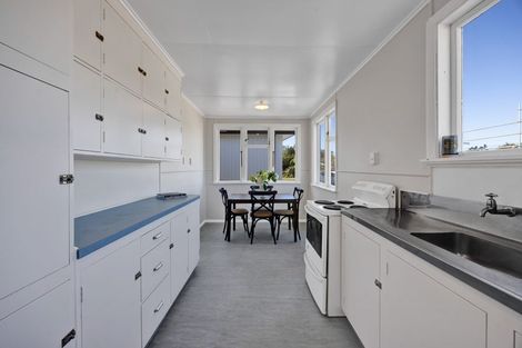 Photo of property in 20 Pukatea Street, Inglewood, 4330