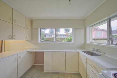 Photo of property in 2/73 Stanniland Street, Sunnyhills, Auckland, 2010