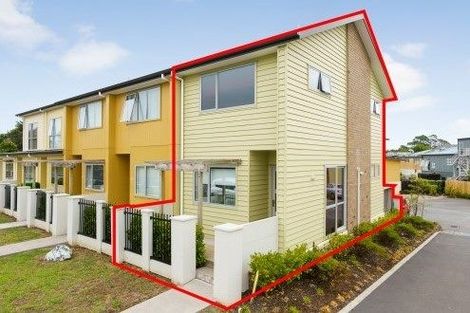 Photo of property in 23/11 Ray Small Drive, Papakura, 2110