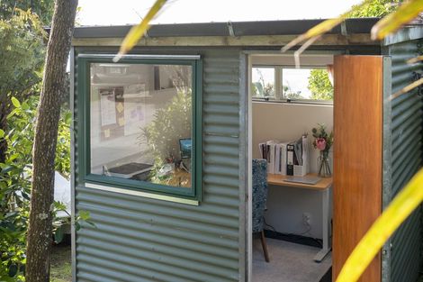 Photo of property in 14 Log Race Road, Piha, New Lynn, 0772