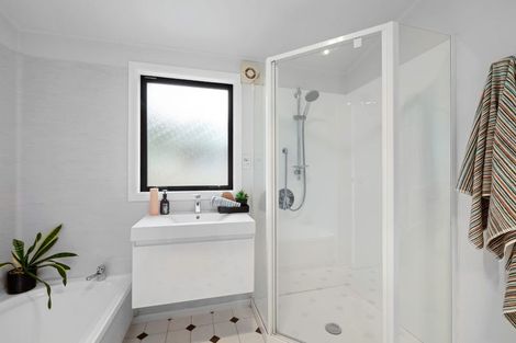 Photo of property in 105 Poplar Grove, Whalers Gate, New Plymouth, 4310